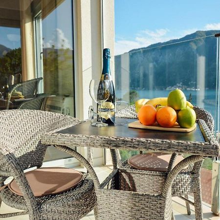Ily Apartment With Sea View Kotor Bagian luar foto