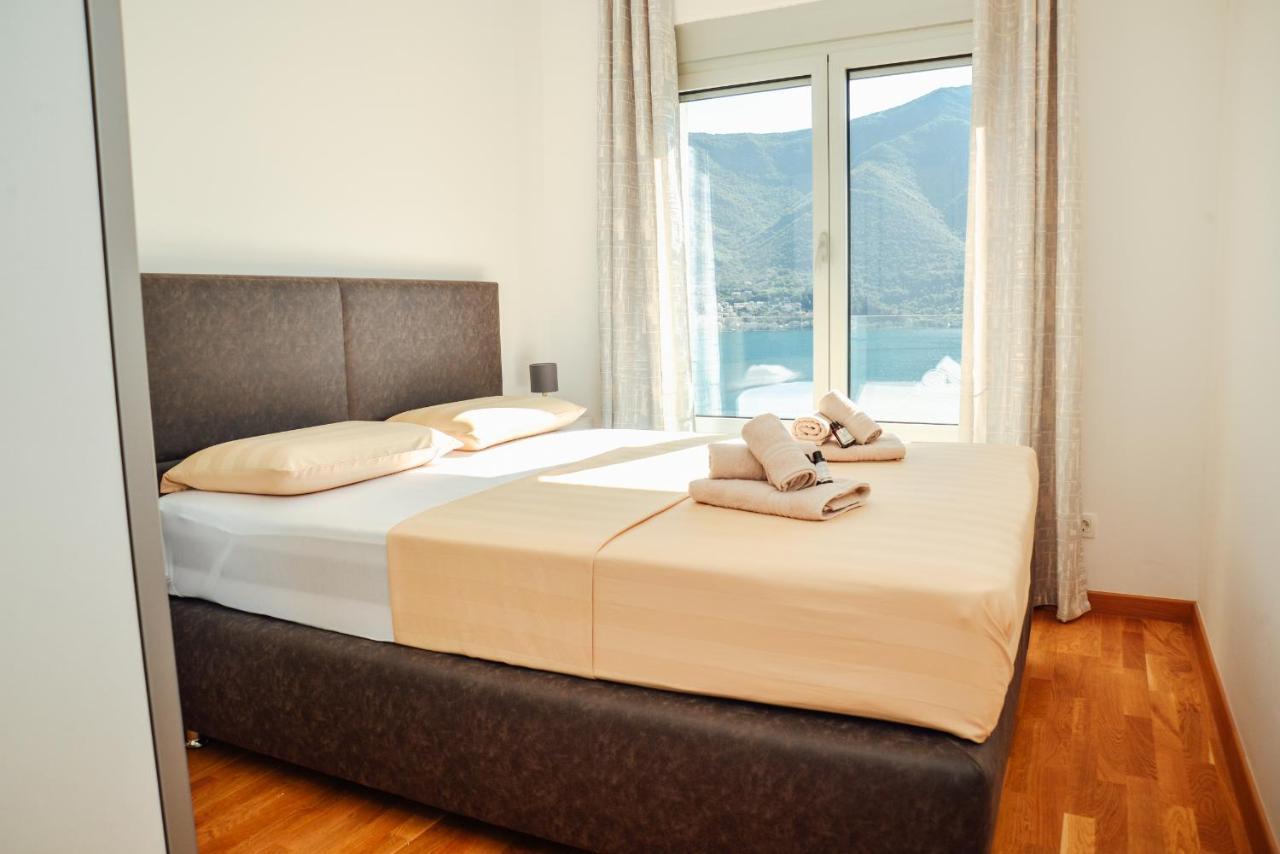 Ily Apartment With Sea View Kotor Bagian luar foto