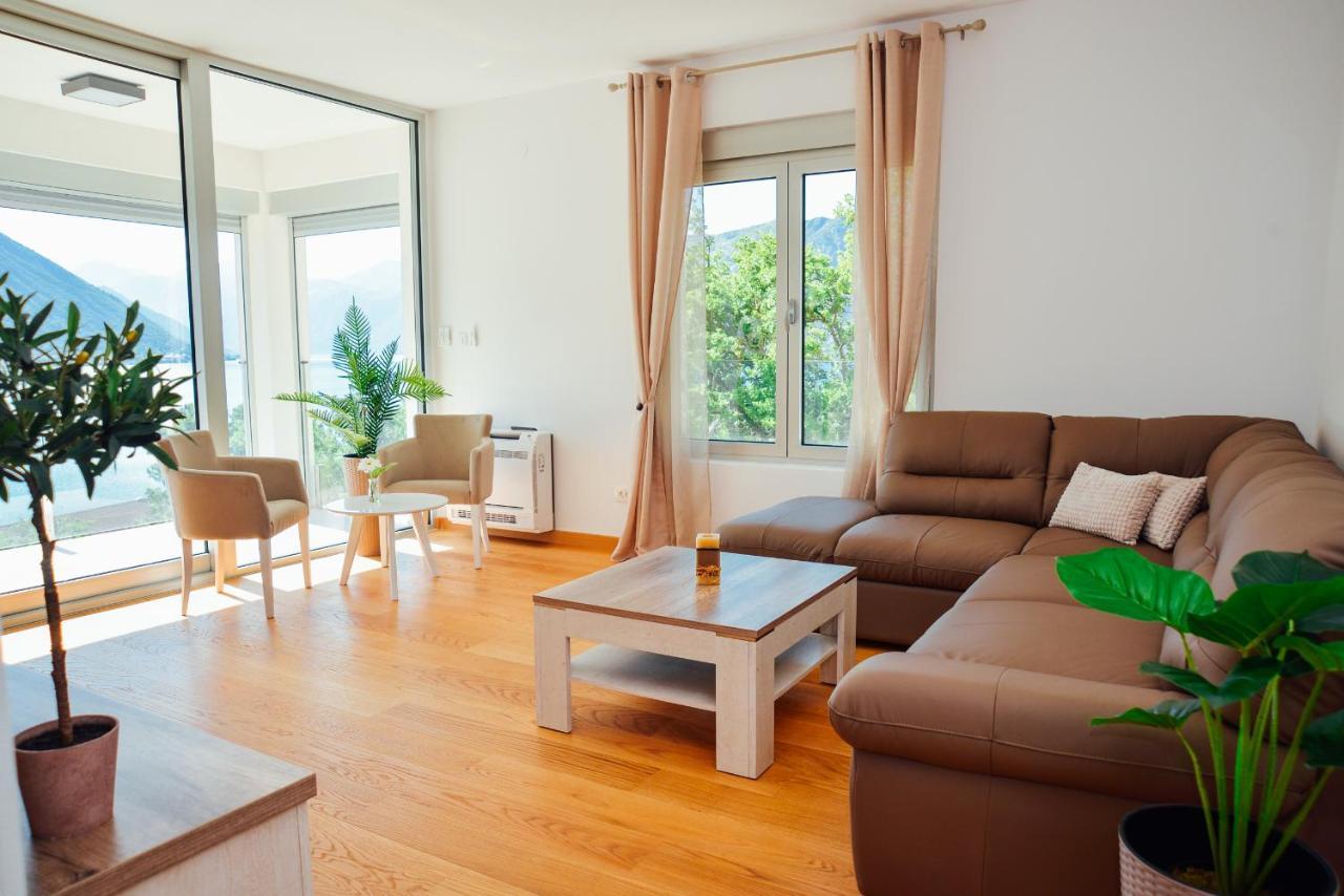 Ily Apartment With Sea View Kotor Bagian luar foto