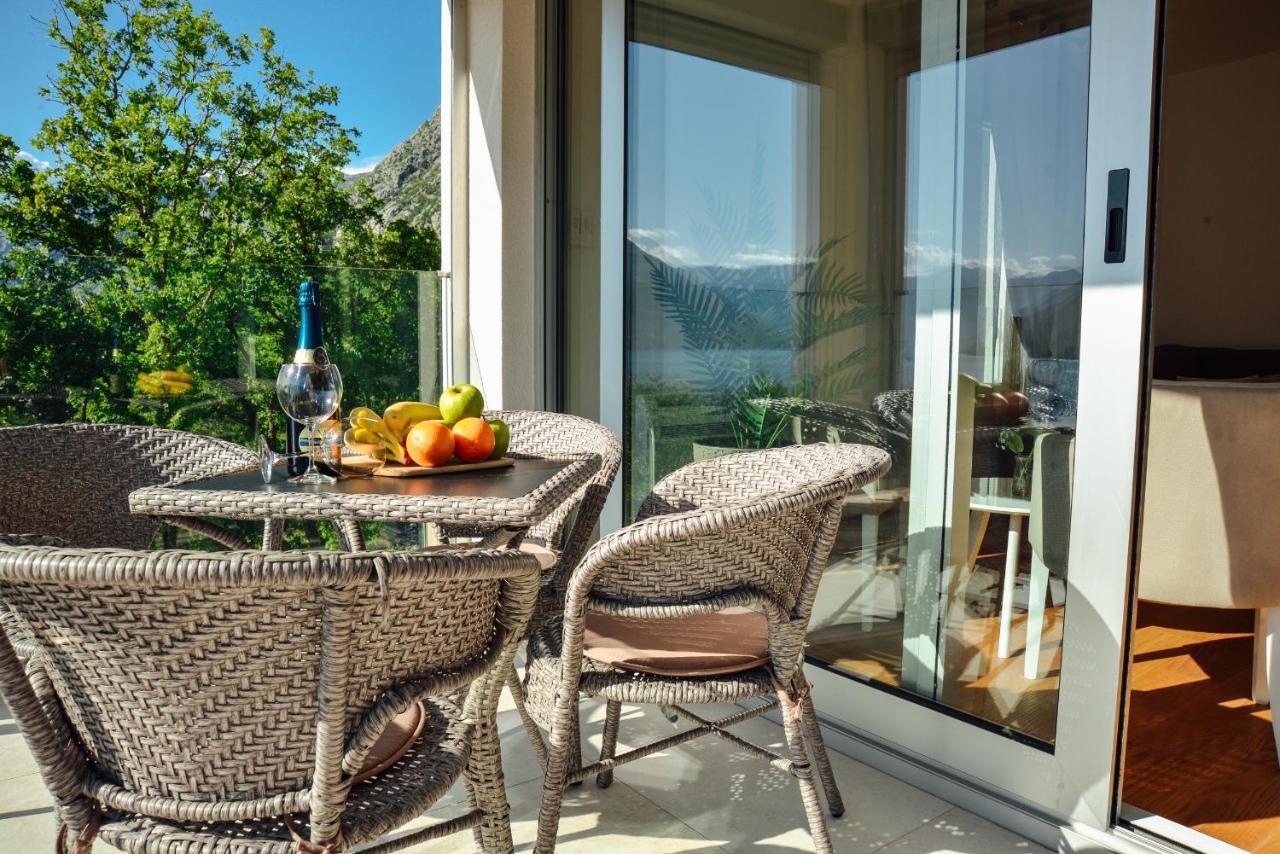 Ily Apartment With Sea View Kotor Bagian luar foto