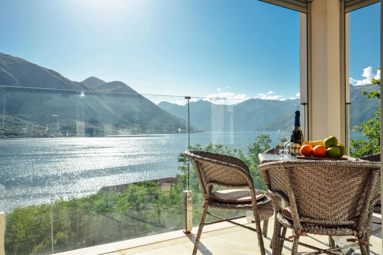 Ily Apartment With Sea View Kotor Bagian luar foto