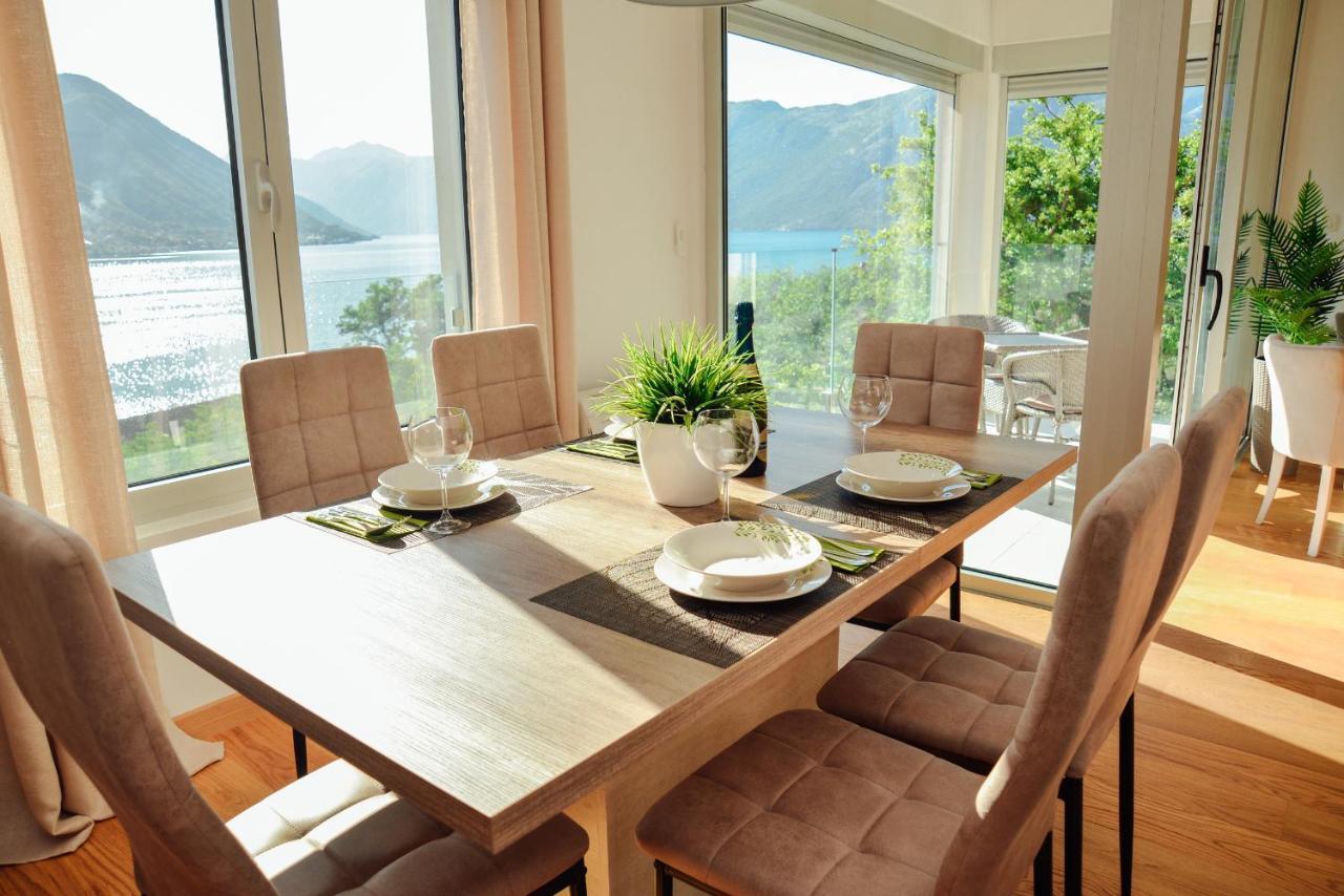 Ily Apartment With Sea View Kotor Bagian luar foto