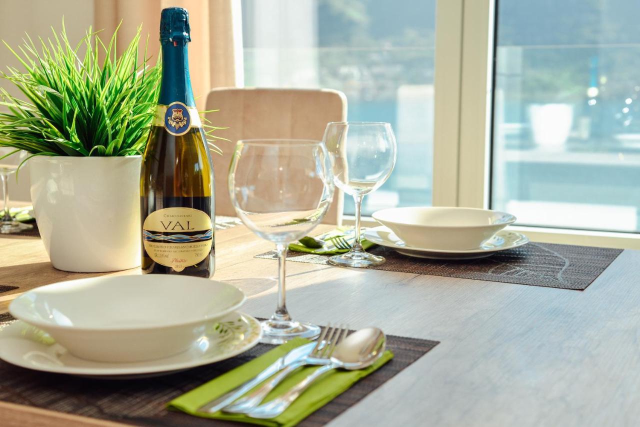 Ily Apartment With Sea View Kotor Bagian luar foto
