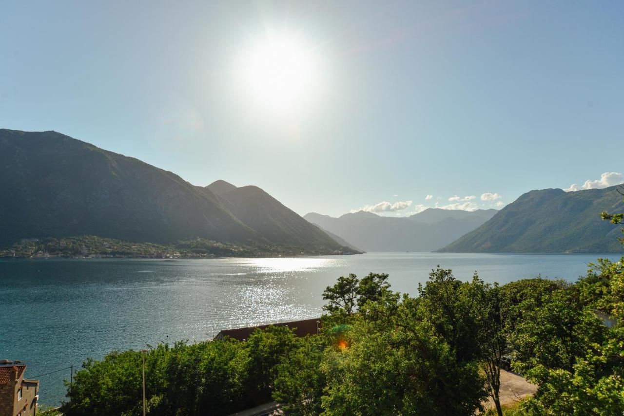 Ily Apartment With Sea View Kotor Bagian luar foto